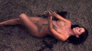 :2000 Khán giả trẻ Kawaii được yêu cầu phải giữ dáng nhỏ nhắn và đeo kính