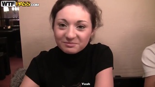 Hiếp dâm gái xinh bím hồng say xỉn