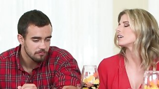 Cô gái đẹp nhất với thân hình chuẩn người mẫu, quan hệ tình dục với bạn trai mỗi ngày, nắm tay và quan hệ từ phía sau, và không thể ngừng lái máy đóng cọc một cách bạo lực...