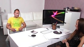 Cuộc sống thiên đường của chàng trai và những cô chị kế chỉ mặc đồ lót ở nhà