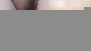 Anh trai mưa được 2 em cấp dưới đến tận nhà chăm sóc mỗi ngày