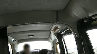 Tình cảm với Gã chồng nhạt dần, Cô vợ "đi ngoài" với cấp trên ở cửa Cây hàng tiện lợi