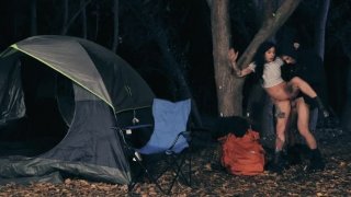 Nữ thần người mẫu tuyệt đẹp! Bạn ơi, quan hệ tình dục thật nồng nhiệt! Tất lưới gợi cảm và đôi chân đẹp, con cặc lớn bú liếm lồn, tư thế cưỡi chủ động đưa sâu vào, quá tuyệt và thở hổn hển...