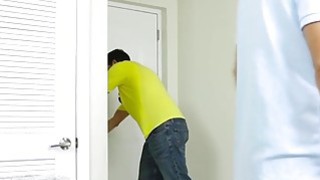 Tác phẩm loạn luân mới của vị thần vĩ đại "Chị dâu tốt bụng" của Cape ~ Cô chị dâu đi tất lụa đen đang thèm khát và rủ tôi ra ngoài để xuất tinh trong khi anh trai tôi đang ngủ...