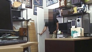 Má giúp con trai giải quyết ham muốn tình dục để tập trung học hành