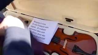 :2000 Khán giả trẻ Kawaii được yêu cầu phải giữ dáng nhỏ nhắn và đeo kính