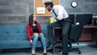 [Người đàn ông gầy] Một cô gái trẻ tốt bụng đã gặp phải một gã khốn nạn. Sau khi khóc lóc và than phiền, cô đã bị cưỡng hiếp và quan hệ tình dục hai lần. Âm hộ của cô ướt. Cô ấy nói không nhưng vẫn bị làm tình cho đến khi nó sưng lên...