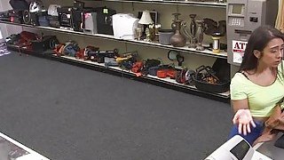 Cho cô gia sư xinh đẹp uống thuốc kích dục rồi hiếp