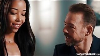 PRED-209, PRED-209 ＜Ngày phát hành cuối cùng＞Nữ trùm, Takashi Aibuya, ngồi ở tư thế cưỡi ngựa và bị xuất tinh vào giữa. Maria Nagai