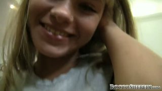 Tình cờ gặp lại bạn trai cũ, giờ đây cô ấy thật xinh và Trả bài siêu giỏi