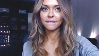 Chồng vất vả tăng ca, vợ lén lút "đi ngoài" với thầy giáo cũ