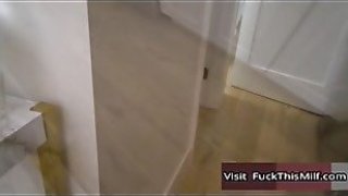 Quan hệ người yêu của anh trai nứng lồn khi đi công tác