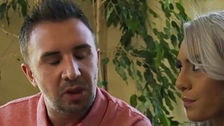 Chị hàng xóm xa chồng giúp cặc tôi bớt nứng