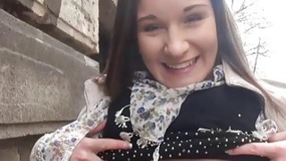 Bố dượng không thoát được trước cô con gái quá mức yêu nghiệt