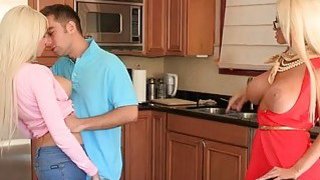 Cậu nhân viên cùng với quản lý “đổi vợ yêu với nhau” trong 4 ngày