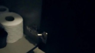 Tôi nghĩ cô gái này rất trong sáng, nhưng không ngờ cô ấy ngày nào cũng sờ vào lồn mình, thèm khát một cây gậy lớn đưa vào