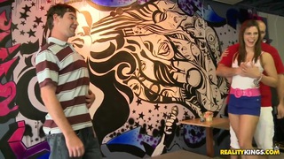 Ngưng đọng thời gian ở cửa buồi mỹ phẩm