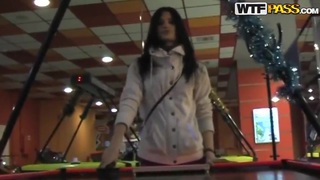 Cô em gái đã yêu cầu được lạm dụng và quan hệ tình dục với anh, một đứa con gái còn trinh, tại sao anh lại đánh em mạnh như vậy và nói anh là một con đĩ hư hỏng.. Nhưng em là một đứa con gái còn trinh nhút nhát, vì vậy em