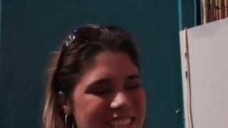 Gấu mua chuộc anh trai không nói với bố má về hình xăm