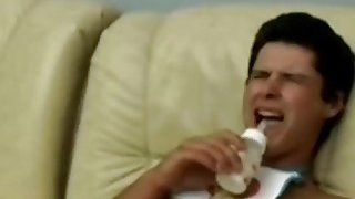 Mối tình thật đẹp của đôi học sinh đại học lần đầu sống thử