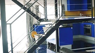 Quản lý đưa nữ nhân viên say xỉn về nhà nghỉ nhưng đó lại là kế hoạch của cô nàng