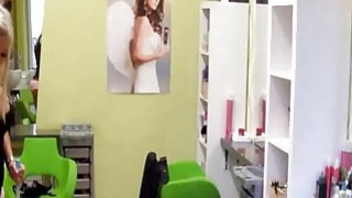 Tôi ngày càng có nhiều kỹ năng hơn trong việc thu hút những người tốt. Tôi đẩy người vợ đã ly hôn lên ghế sofa cho đến khi cô ấy nổi cơn thịnh nộ. Cô ấy chủ động nằm lên trên với làn da mịn màng và liên tục rên rỉ khi tôi bị địt...