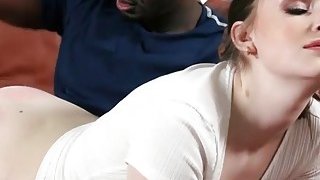 Đang làm quả lọ thì bị chị kế phát hiện