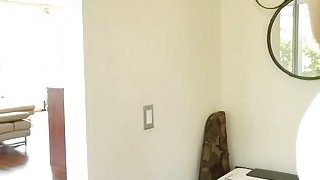 Thanh niên tưởng nhầm má kế là vợ yêu mình