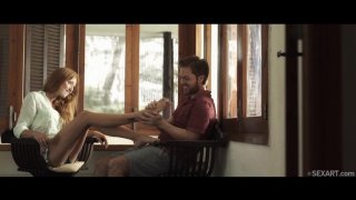 Bố chồng chăm sóc vợ của con trai khi con trai vắng nhà