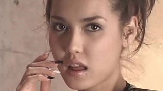 Thiết kế cho em gái bộ đồ lót đi địt nhau với người yêu