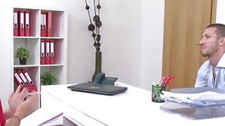 Cô gái tóc vàng xinh đẹp trải nghiệm bị đấm hậu môn