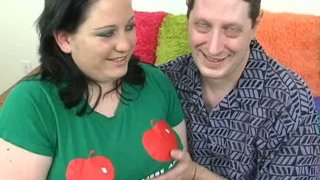 Gạ địt em bồi bàn xinh đẹp đi làm xa chồng