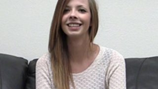 Chịch con em họ thô bỉ thường xuyên ăn mặc mát mẻ ở nhà