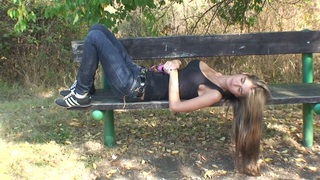 [91 Ông Thẩm] Cận cảnh cái lồn nhỏ của Loli, bị trói và tiến vào từ phía sau, giơ chân lên và đào sâu vào cái lồn một cách thô bạo...