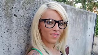 Cô giáo xinh đẹp thích bị quấy rối trên tàu điện