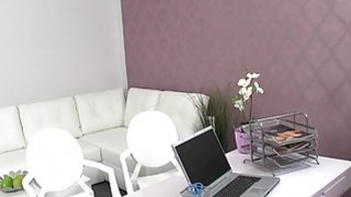 Bố Gã chồng biến thái liên tục quấy rối vợ của con trai cho đến khi thỏa mãn