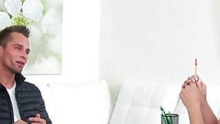 Thuê dịch vụ dọn phòng nhưng lại được hẳn 3 em nô lệ phục vụ a-z