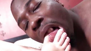 Ông bố của năm tranh thủ bú lồn con gái