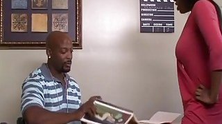 Anh họ: Cố gắng hơn nữa đi, nó không đủ thú vị đâu