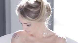 Tôi đã nhiệt tình giới thiệu cô gái trẻ vừa mới tốt nghiệp cho bạn tôi qua điện thoại