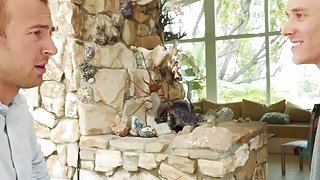 Cháu trai ở nhờ để ôn thi đại học mà dì trẻ cứ như thế này thì học gì…