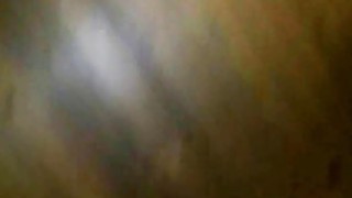 Người phụ nữ hàng xóm qua tắm nhờ và anh thanh niên may mắn