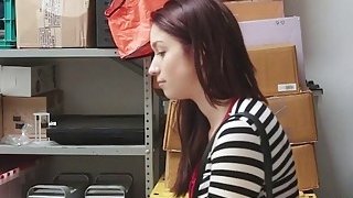 [Happy Threesome], một người đàn ông độc thân lớn tuổi trong giới đổi vợ ở Bắc Kinh, hẹn gặp một phụ nữ đã có chồng trong phòng theo giờ của khách sạn để làm mới mối quan hệ, bộ ngực săn chắc và đẹp