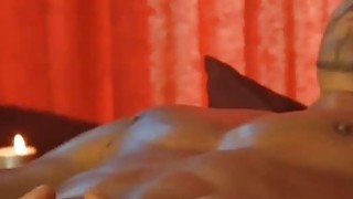 Chị gái cướp thằng bồ của bạn gái dù đang sống chung nhà