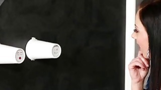 Massage chân đeo ngực lớn cho phụ nữ trẻ