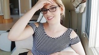 Gạ gẫm thằng em trai ngây ngô sờ vú