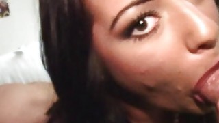 đến nhà bạn học chơi, thanh niên gạ làm tình má kế của bạn vì cô ấy quá trẻ