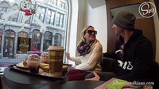 Em thư ký được cấp trên giao nhiệm vụ chăm sóc đối tác lớn