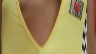 đi xem phim một mình, thanh niên bị chị gái thánh dâm kế bên sờ trym