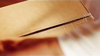 Phát hiện em gần nhà mở tiệm mát-xa cạnh bên nhưng có gã chồng “yếu sinh lý”